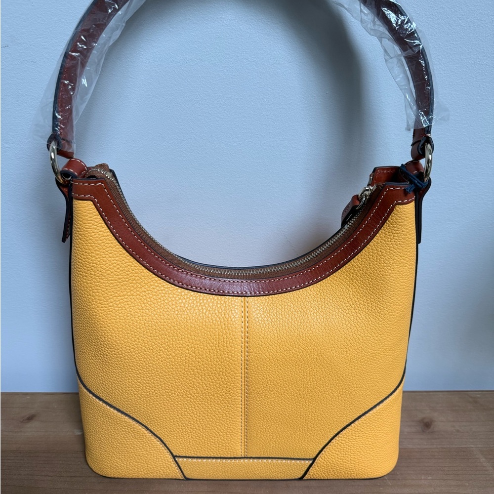 Dooney & Bourke Pebble Grain Shoulder Bag NWT - Picture 3 of 4